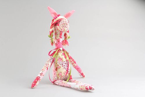 Brinquedo macio artesanal de têxtil feito de algodão na forma de um cavalo - MADEheart.com