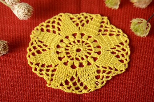Servilleta tejida a crochet artesanal elemento decorativo diseño de casa - MADEheart.com