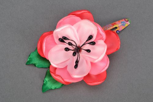 Handmade Haarspange mit Blume - MADEheart.com