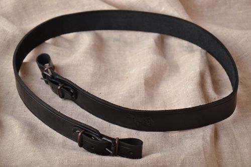 Tracolla per fucile in pelle fatta a mano in colore nero accessori per caccia - MADEheart.com