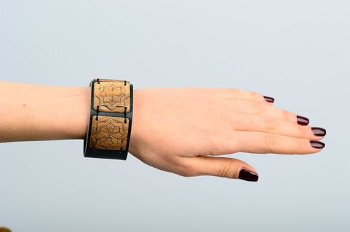 Pulsera hecha a mano bisutería de moda accesorio de cuero natural para mujer  - MADEheart.com