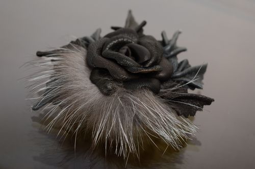 Handmade leather and fur brooch-hair clip - MADEheart.com