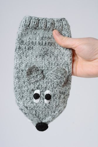 Poupée de gant loup gris faite main originale en laine et acrylique pour enfant - MADEheart.com