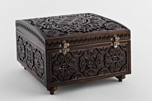 Carved box for needlework - MADEheart.com