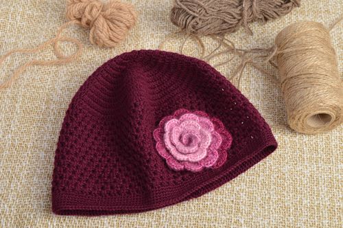 Бордовая шапка вязаная из шерсти и акрила ручной работы с цветком для девочки - MADEheart.com