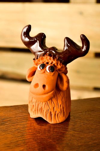 Alce in ceramica fatto a mano figurina di animale divertente souvenir originale - MADEheart.com