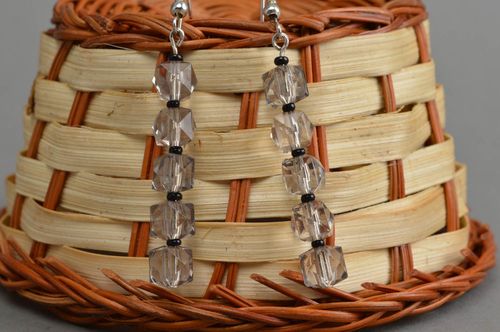 Boucles doreilles en perles à facettes faites main transparentes bijou original - MADEheart.com