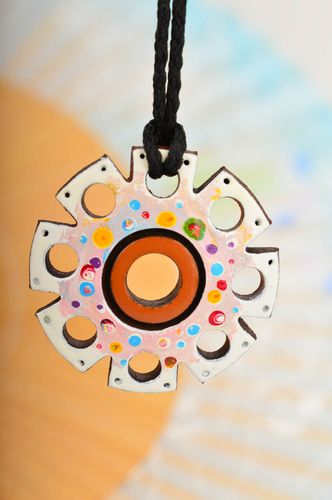 Colgante hecho a mano modelado de arcilla bisutería para mujer accesorio de moda - MADEheart.com