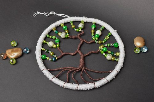 Capteur de rêves fait main Déco à suspendre Talisman protecteur Arbre vert - MADEheart.com