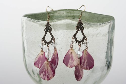 Handmade massive long earrings with rose petals in epoxy resin stylish jewelry - MADEheart.com