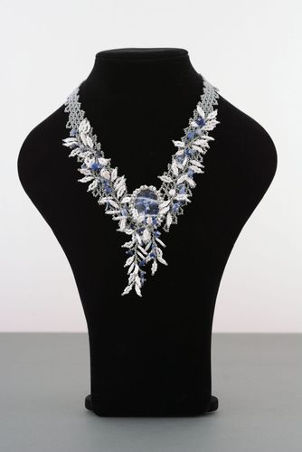 Colar de miçangas e lazulita artesanal  - MADEheart.com