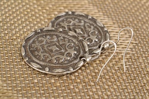 Unusual round metal earrings - MADEheart.com