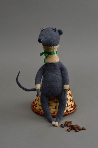 Мягкая игрушка мышка с шарфиком ручной работы из шерсти для детей и декора дома - MADEheart.com