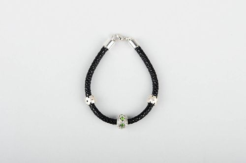 Bracelet cuir artificiel Bijou fait main noir tressé Accessoire design - MADEheart.com