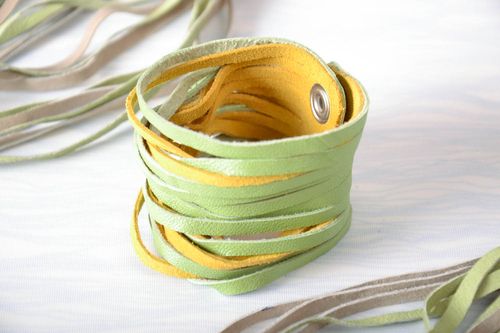 Bright leather bracelet - MADEheart.com