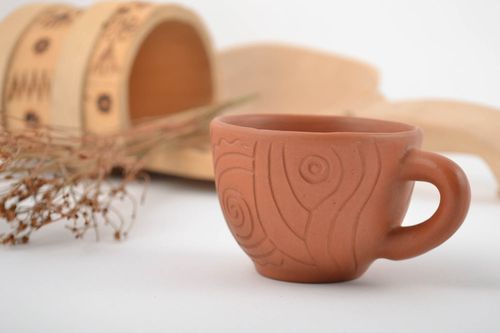 Umweltsichere braune Teetasse aus Ton 100 ml schön bemalt Künstler Handarbeit  - MADEheart.com