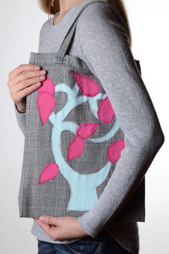 Handmade fabric roomy ladies shoulder bag made of checkered fabric with applique - MADEheart.com