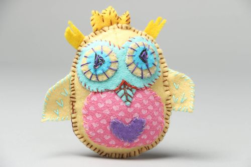 Pupazzo in stoffa fatto a mano giocattolo ecologico decorazione d’interni - MADEheart.com