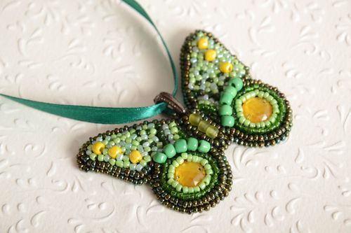 Colgante con abalorios hecho a mano adorno para el cuello accesorio de moda - MADEheart.com