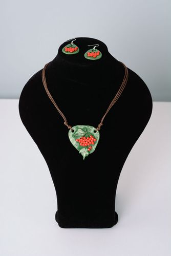 Plastic earrings and pendant set - MADEheart.com