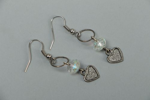 Pendientes metálicos con corazones - MADEheart.com