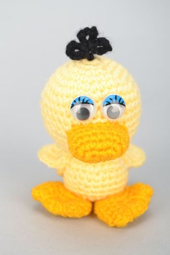 Petit jouet tricoté artisanal Canardeau - MADEheart.com