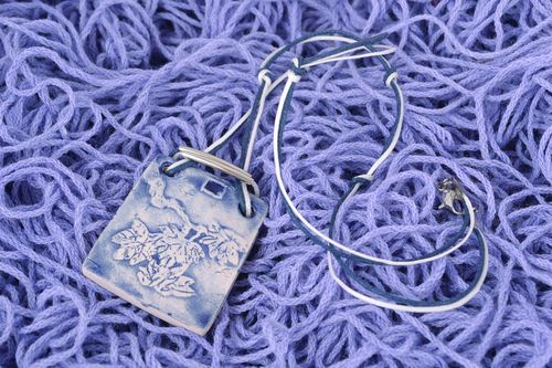 Colgante de arcilla rectangular - MADEheart.com