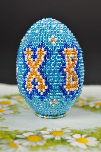 Пасхальное яйцо хэнд мэйд яйцо из бисера голубое с крестом пасхальный декор - MADEheart.com