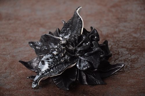 Barrette fleur noire faite main Pince cheveux grosse Accessoire coiffure - MADEheart.com