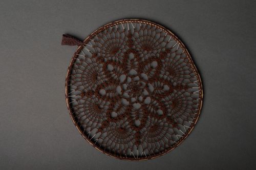 Suspension décorative faite main selon la technique de macramé - MADEheart.com