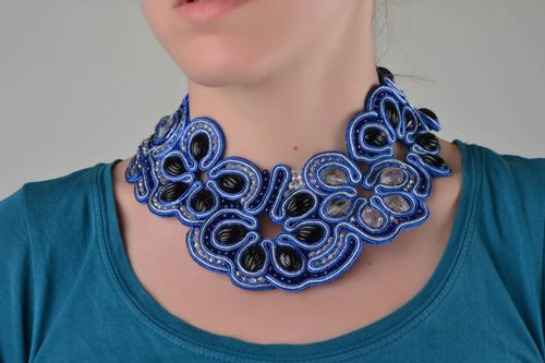 Collar artesanal de soutage de cordones con cristal checo  - MADEheart.com
