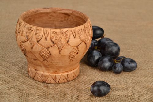 Tigela artesanal de cerâmica com ornamento - MADEheart.com