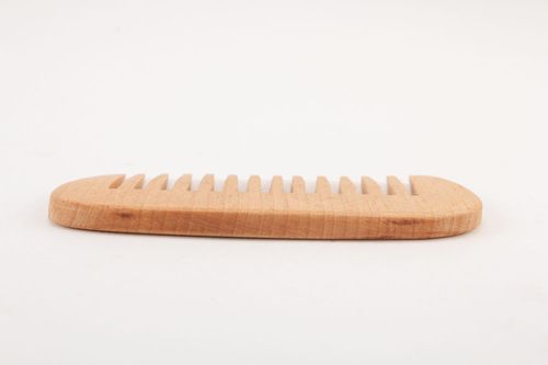 Homemade wooden comb - MADEheart.com