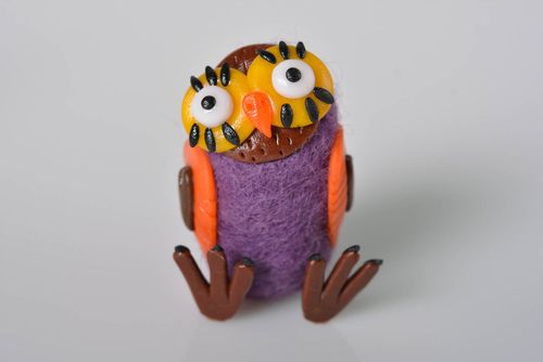 Muñeco de fieltro hecho a mano pequeño figura decorativa regalo original - MADEheart.com