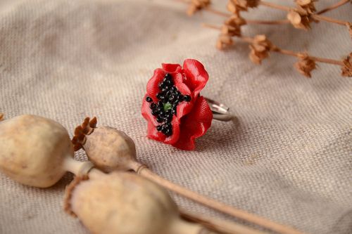 Polymer clay flower ring Poppy - MADEheart.com