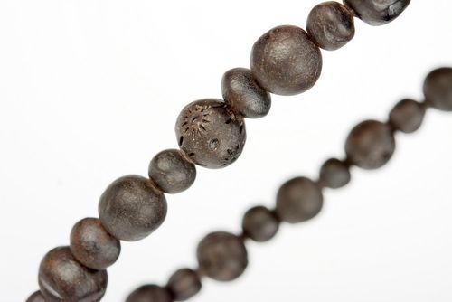 Clay bead necklace - MADEheart.com