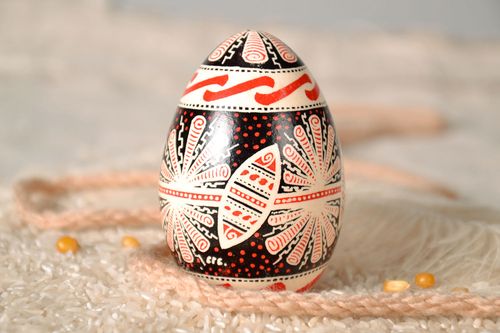 Ovo de Páscoa feito de ovo de ganso soprado - MADEheart.com