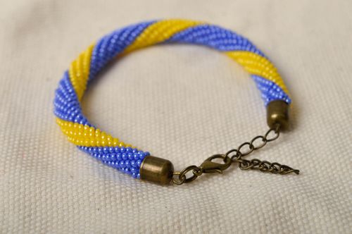 Handgefertigt Designer Schmuck Rocailles Armband Frauen Accessoire gelb blau - MADEheart.com