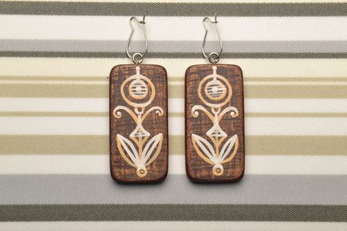Boucles doreilles en bois faites main peintes originales en forme carrée - MADEheart.com