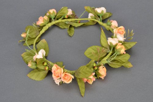 Couronne de roses artificielles faite main  - MADEheart.com