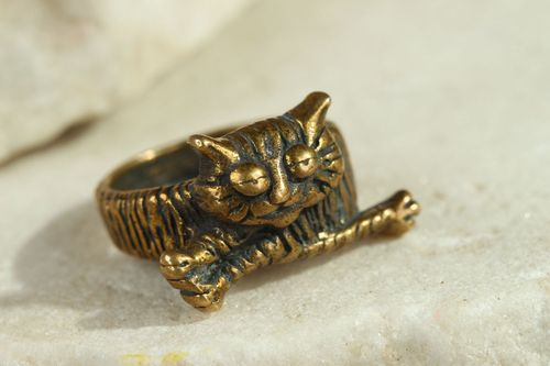 Bronze ring Lazy Cat - MADEheart.com