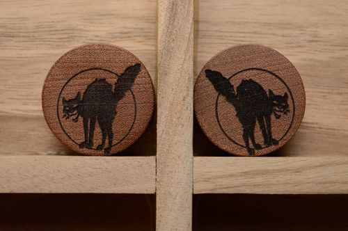 Handmade wooden plug earrings - MADEheart.com