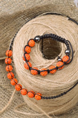 Handmade orange Schmuckset aus Glasperlen und Fäden Armband und Collier  - MADEheart.com