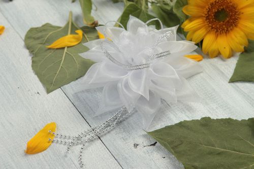 Haargummi mit Blume handmade Mädchen Haarschmuck Mode Accessoire Geschenk Ideen - MADEheart.com