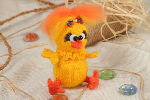 Handmade small soft toy chick knitted of acrylic threads - MADEheart.com