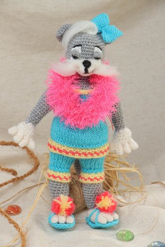 Juguete tejido a ganchillo gata fashionista para niños artesanal original - MADEheart.com