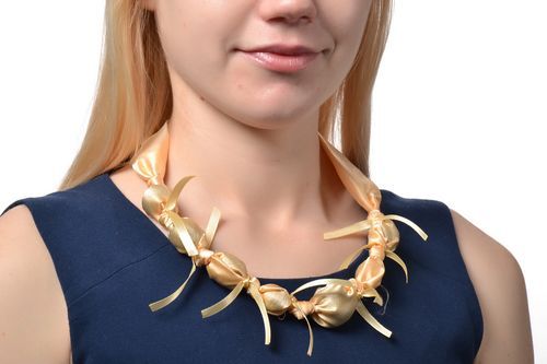 Collier en tissu et ruban original fait main - MADEheart.com