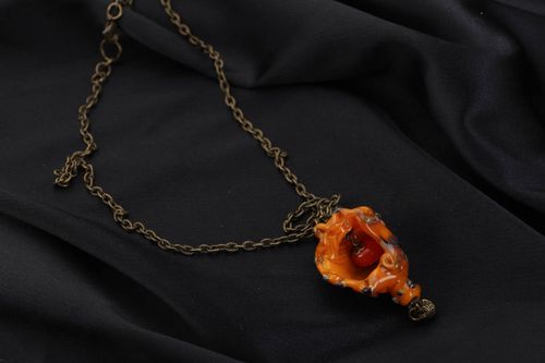 Pendant with chain Orange Shell - MADEheart.com