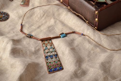 Pendentif en cuivre avec ornement peint démaux - MADEheart.com