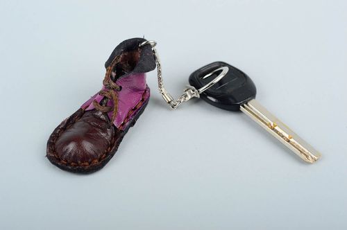 Stylish handmade leather keychain cool keyrings leather goods small gifts - MADEheart.com